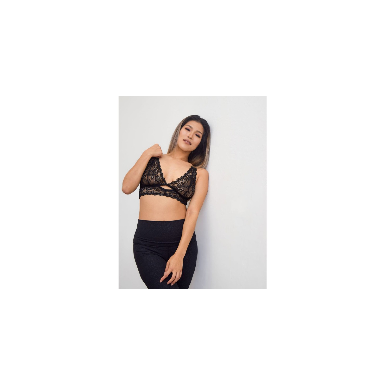 Bralette de Encaje Peek-A-Boo Negro L